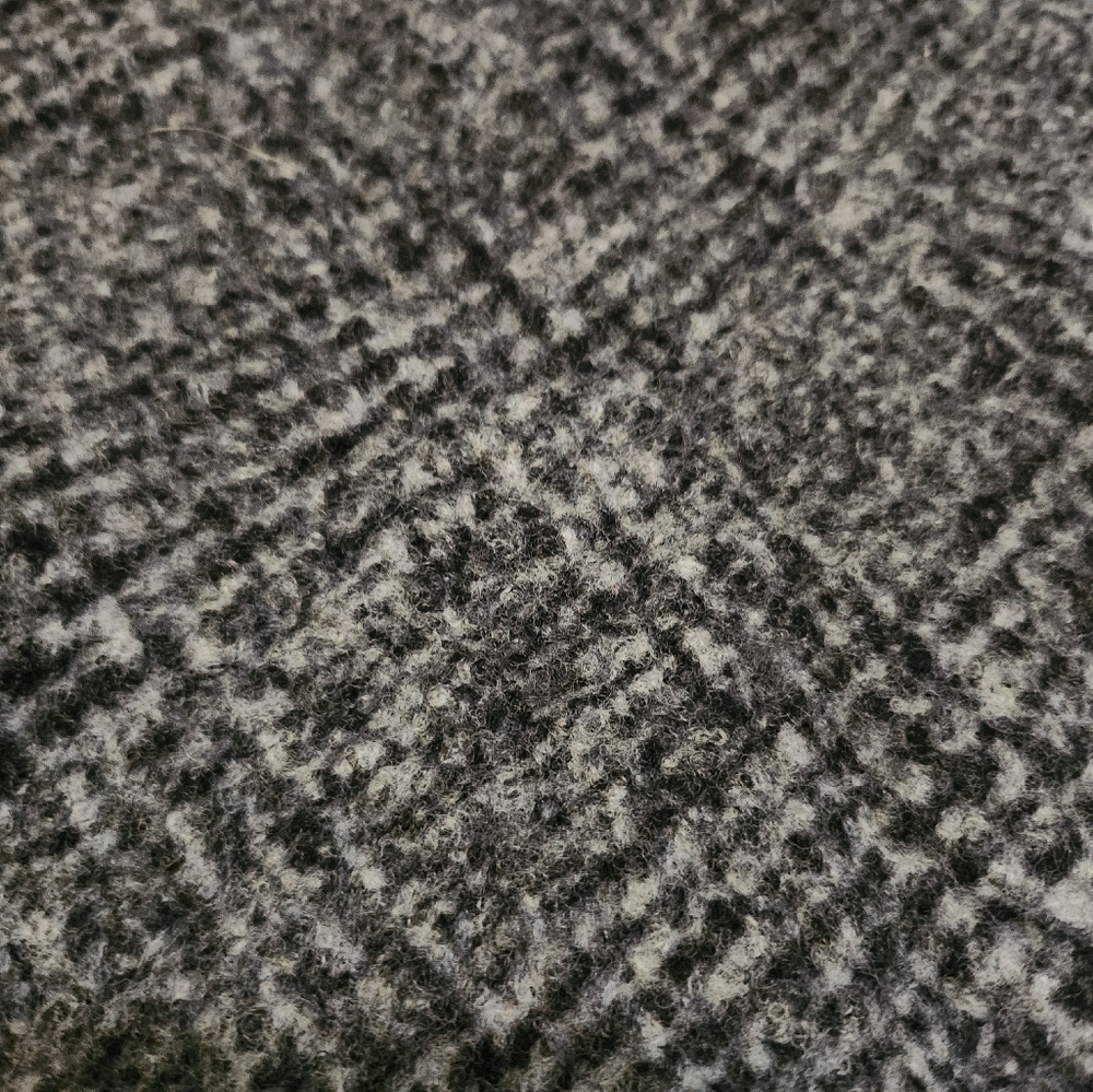 Made In Italy Black and White Knit Scarf, EUC - Picture 9 of 11